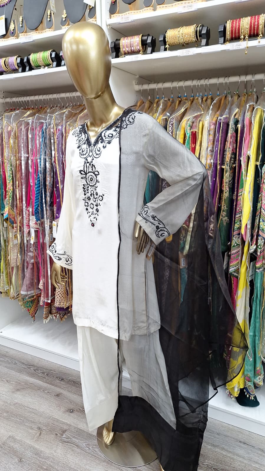 Black & White, Always Right