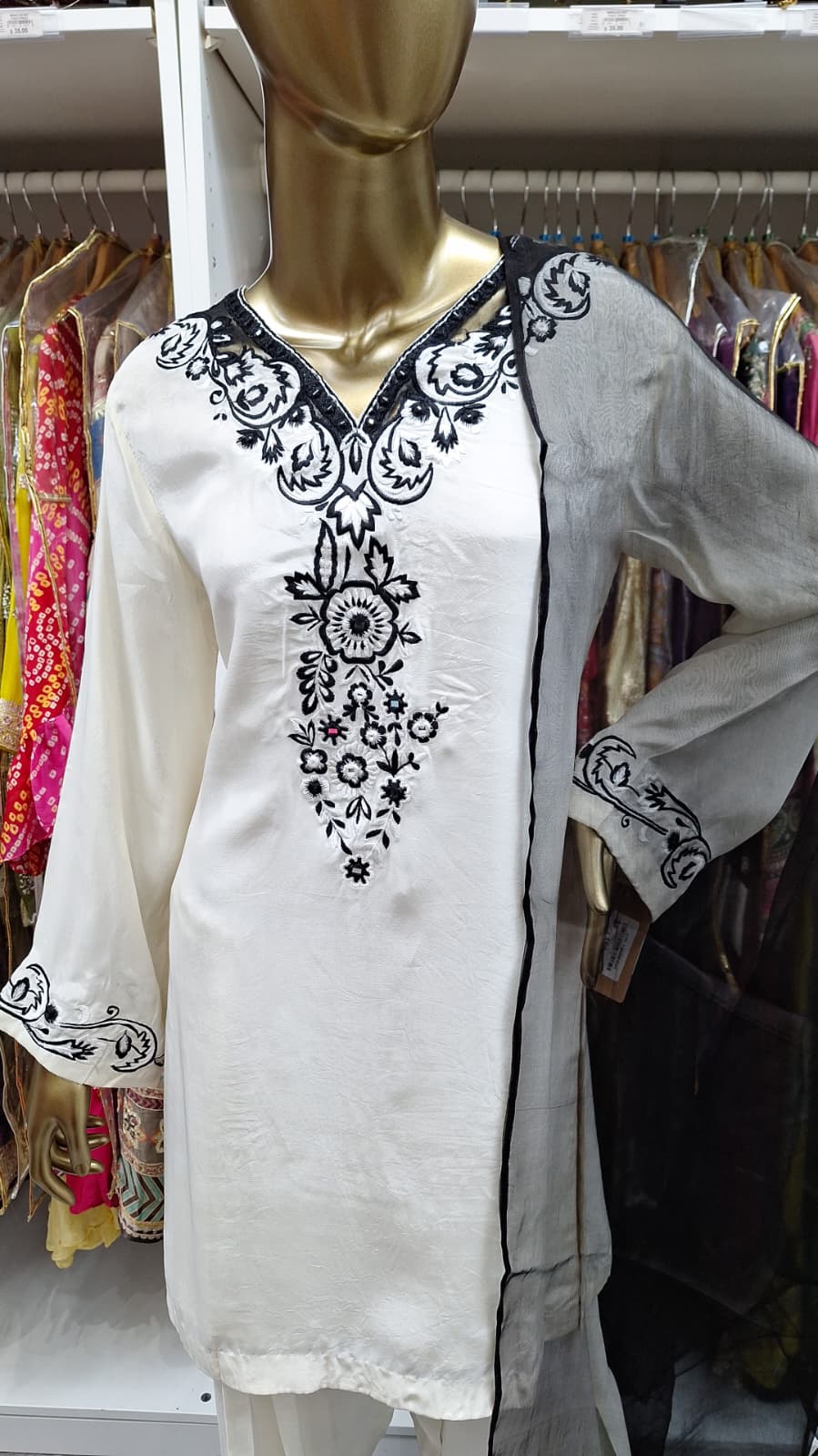 Black & White, Always Right