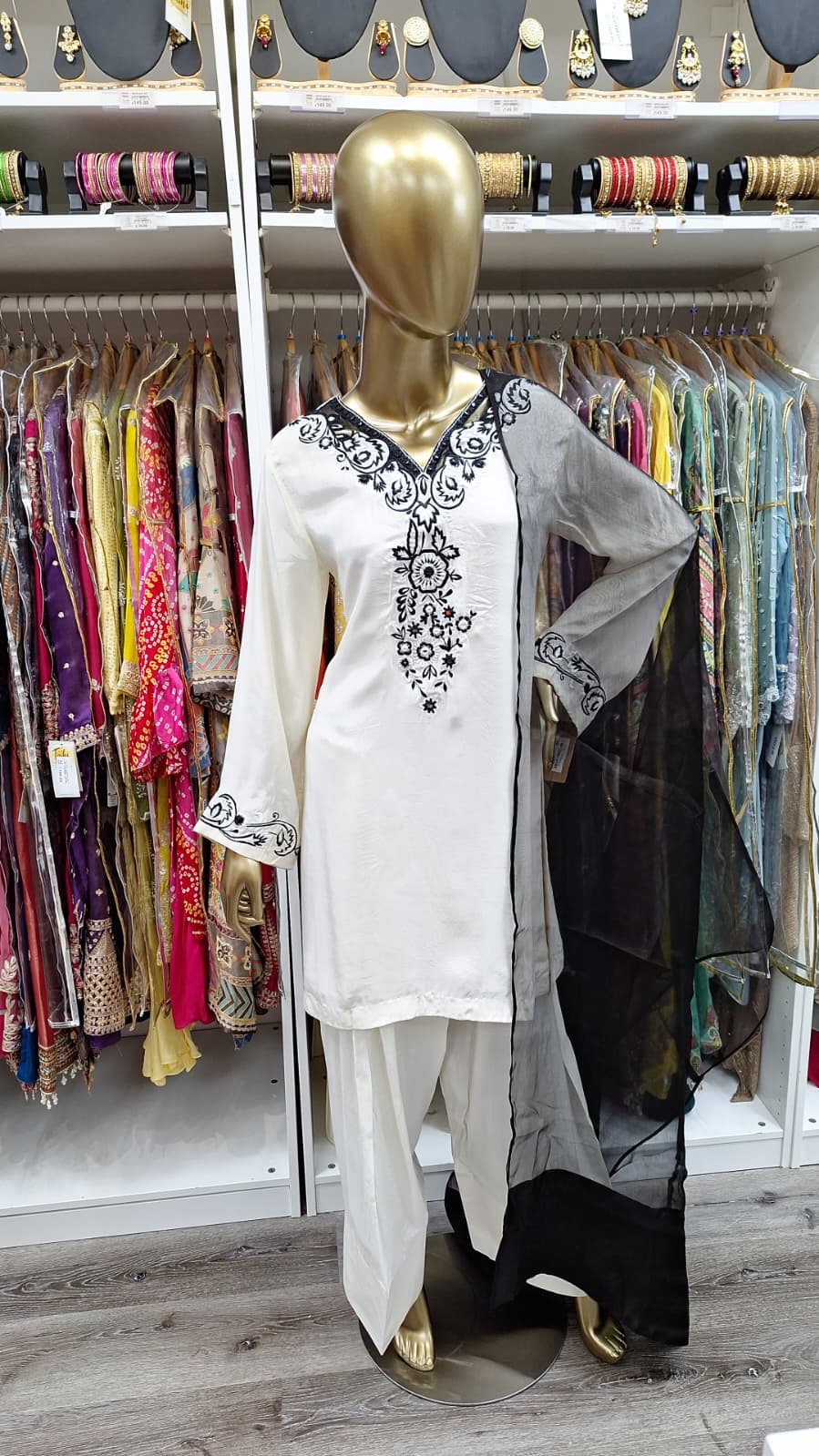 Black & White, Always Right