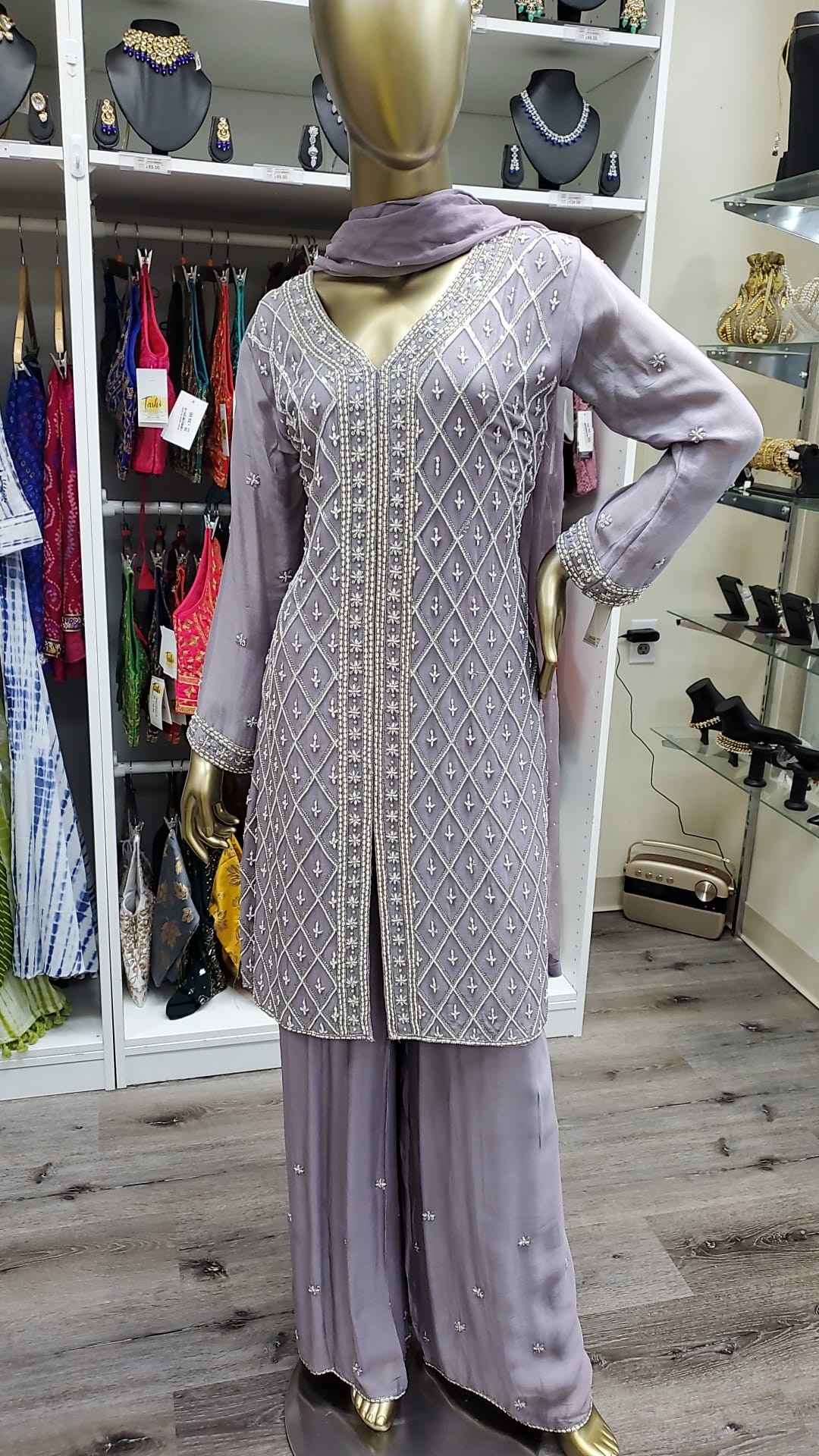 Lilac Luxe: Subtle Sparkle, Supreme Style