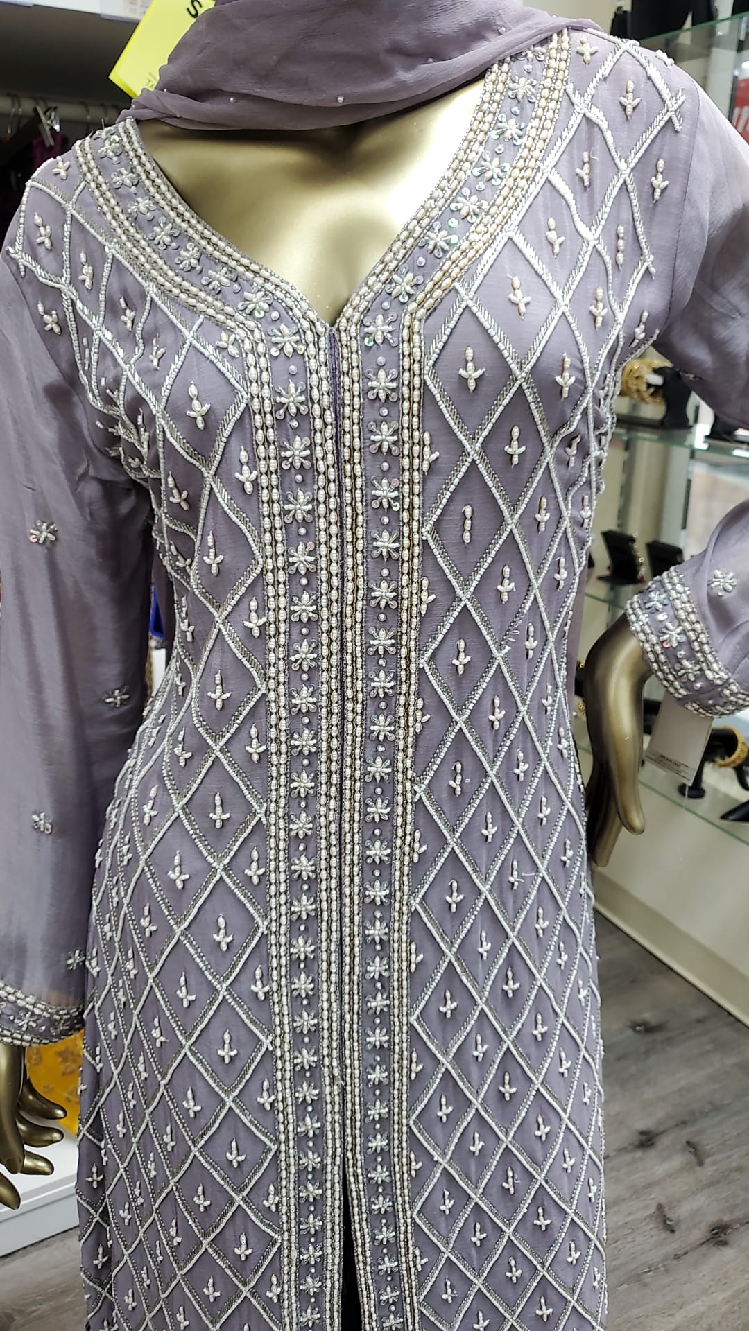 Lilac Luxe: Subtle Sparkle, Supreme Style