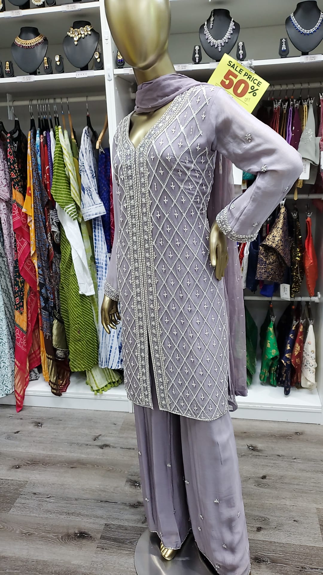 Lilac Luxe: Subtle Sparkle, Supreme Style