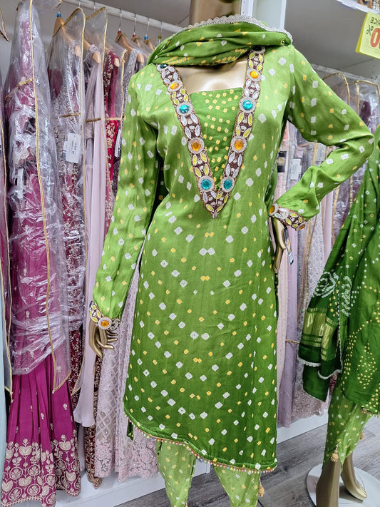 Sparkle in Bandhani